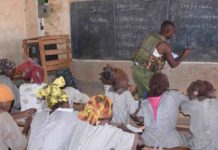 'Hero Policeman' Praised for Teaching Class Maths