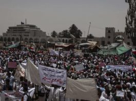 Sudanese Security Forces Move to Disperse Sit-in in Khartoum